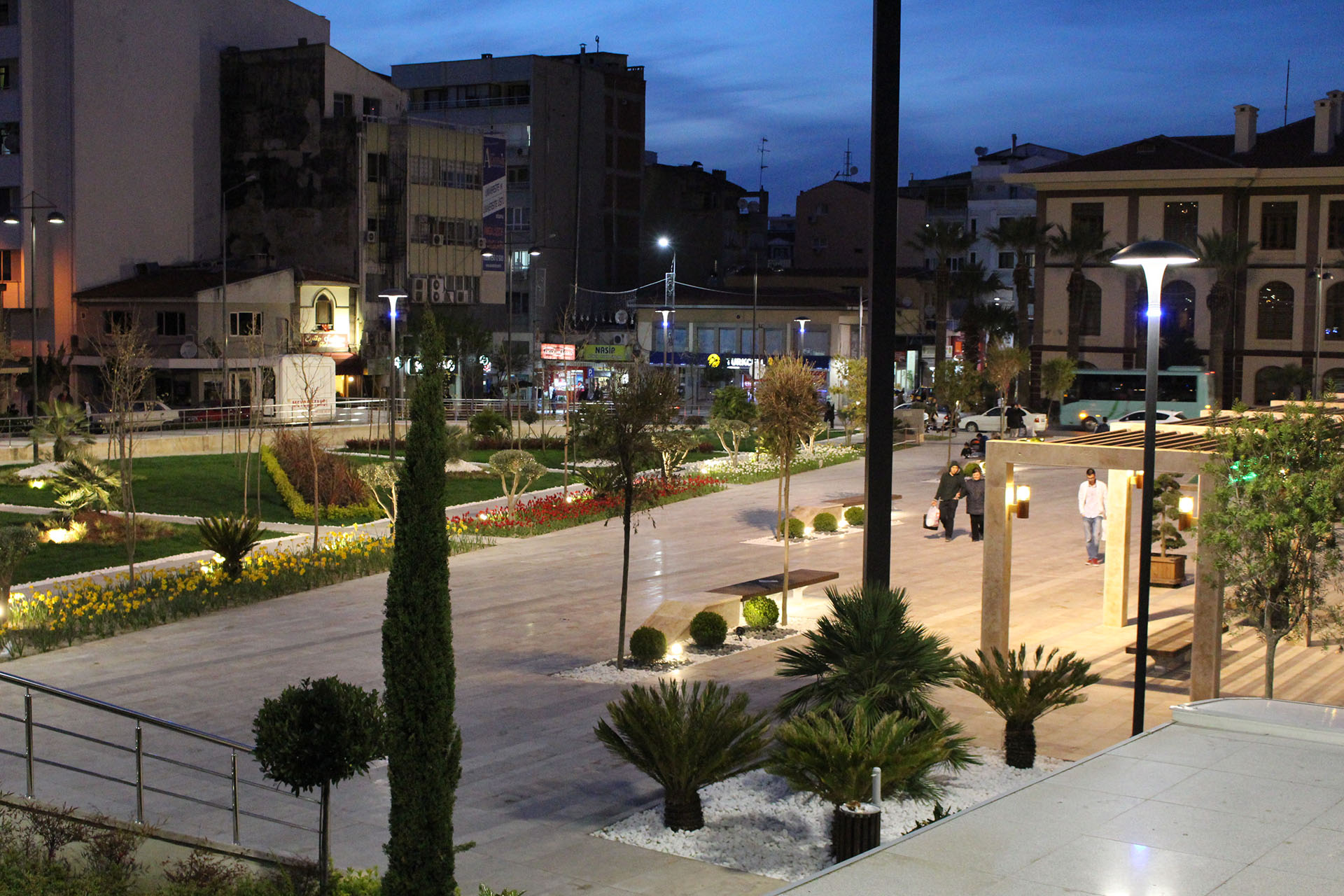 Dış Mekan Aydınlatma Direkleri