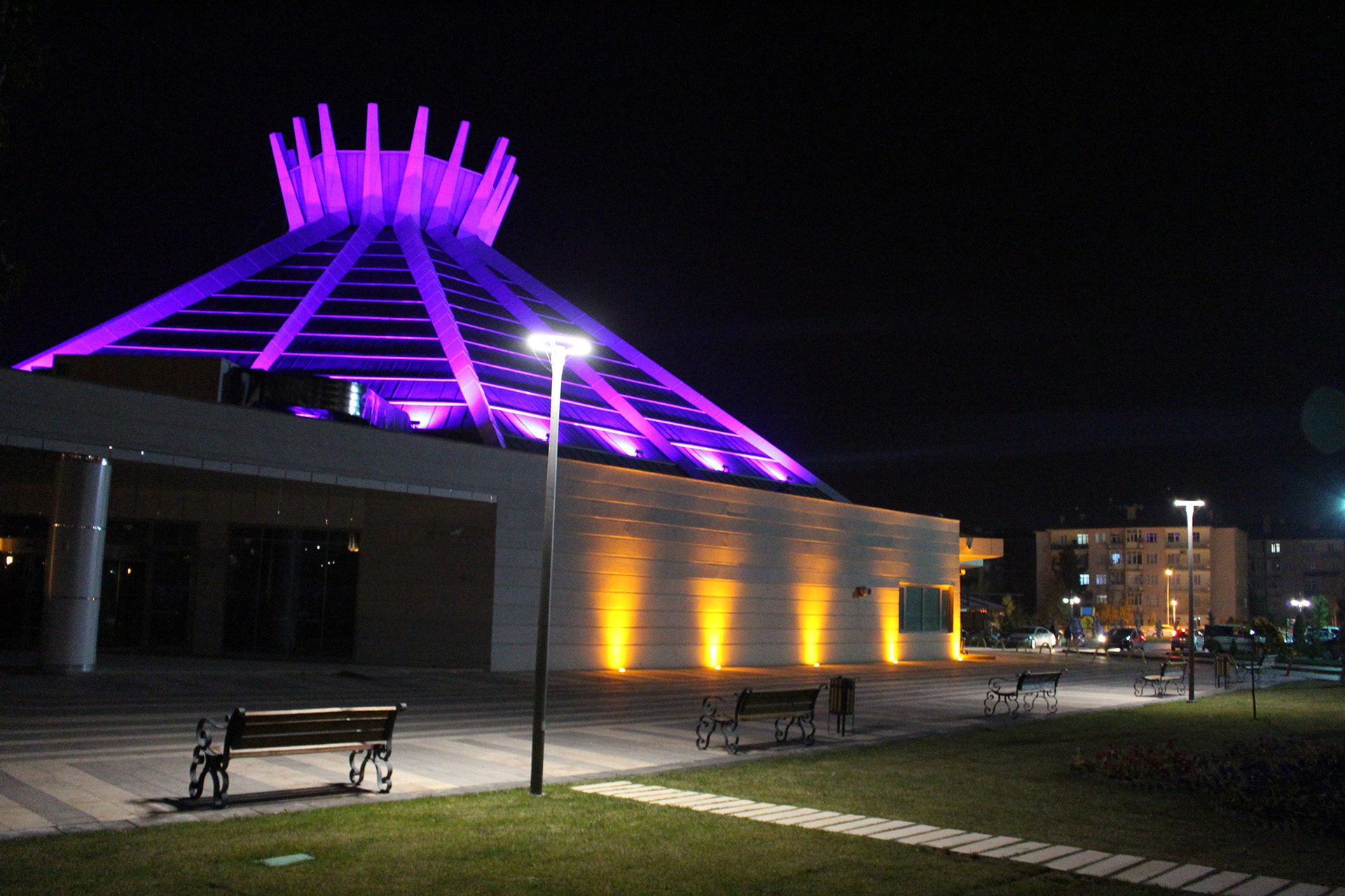 Dış Mekan Aydınlatma Direkleri